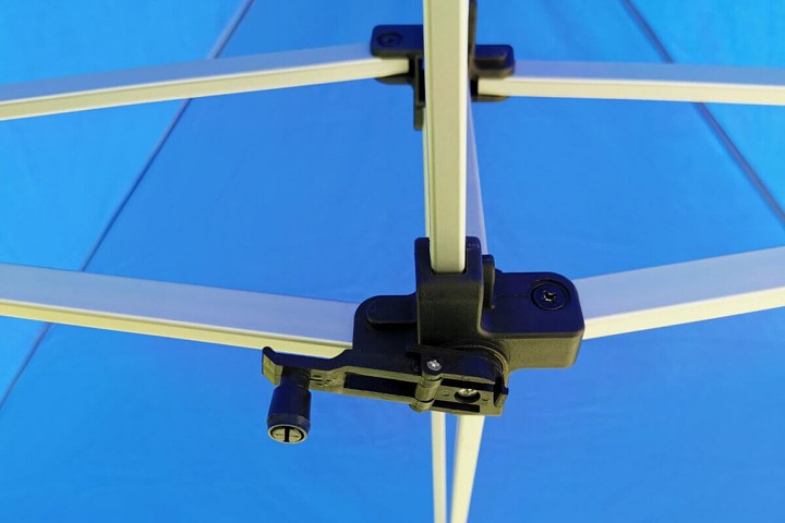 Zaisťovací systém posuvného kĺbu konštrukcie